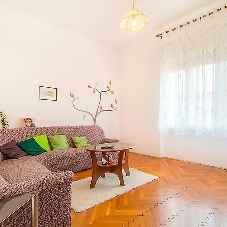 Spot On Pula Base Appartement *