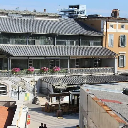 Spot On Pula Base 아파트 *